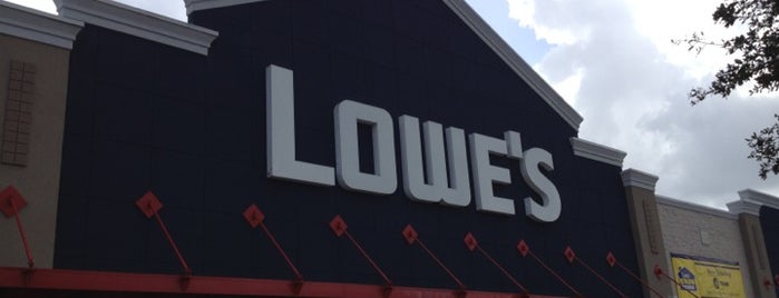 Lowe's is one of Orte, die Emyr gefallen.