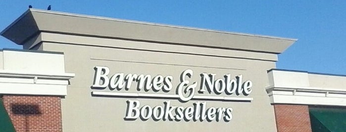 Barnes & Noble is one of Locais salvos de Eileen.