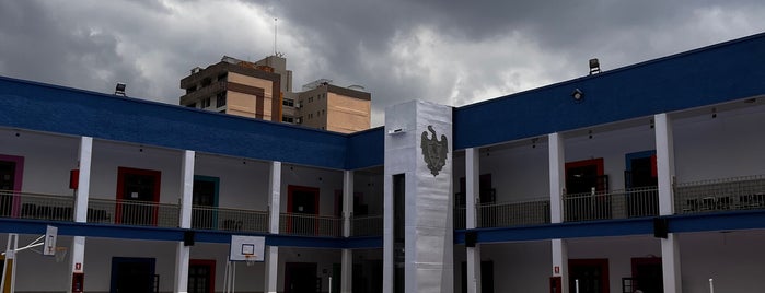 Instituto México Primaria is one of Con los pekes.