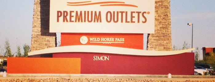 Phoenix Premium Outlets is one of Lugares favoritos de Amy.