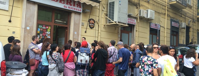 L'Antica Pizzeria da Michele is one of Mert : понравившиеся места.