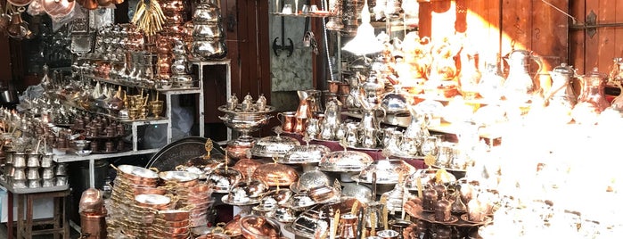 Bakırcılar Çarşısı is one of Lugares favoritos de Kadriye.