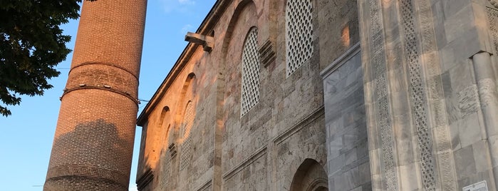 Ulu Cami is one of สถานที่ที่ Kadriye ถูกใจ.