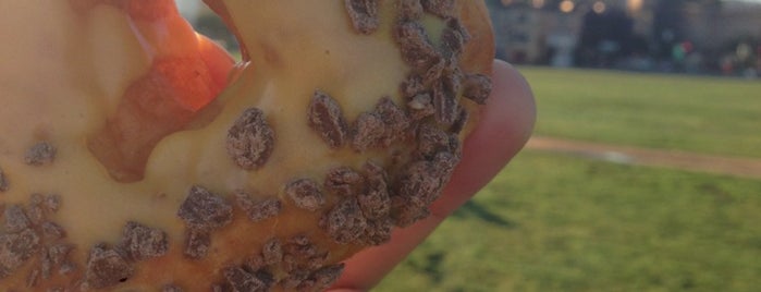 Dynamo Donut & Coffee Kiosk is one of Yummy Snacks in SF.