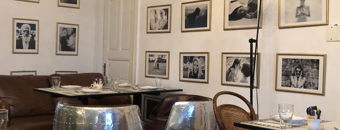 879 House is one of Cafés con Encanto, Montevideo.