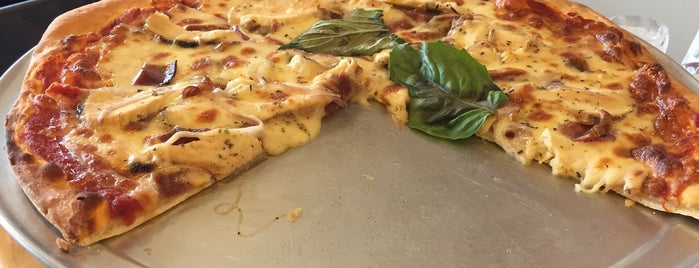 Chef Tony's Wood Fired Gourmet Pizza is one of Posti che sono piaciuti a Ryan&Karen.