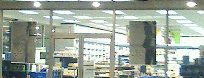 The Vitamin Shoppe is one of สถานที่ที่ Maria ถูกใจ.