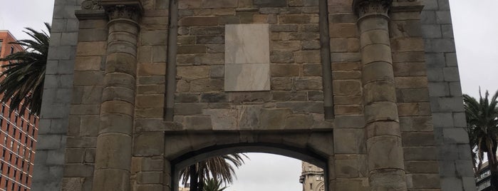 Puerta de la Ciudadela is one of Tempat yang Disukai Pato.