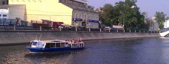 Овчинниковская набережная is one of Шоссе, проспекты, площади и набережные Москвы.