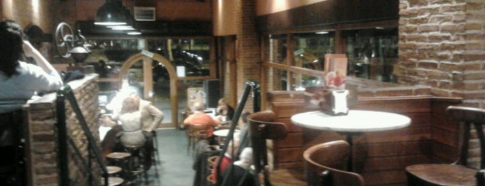 Cafe Niccola is one of สถานที่ที่บันทึกไว้ของ Luis.