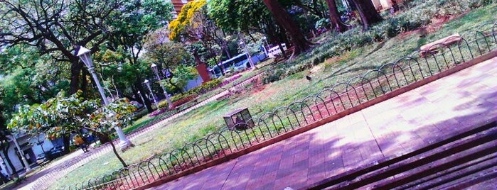 Praça das Bandeiras is one of cidades e lugares.