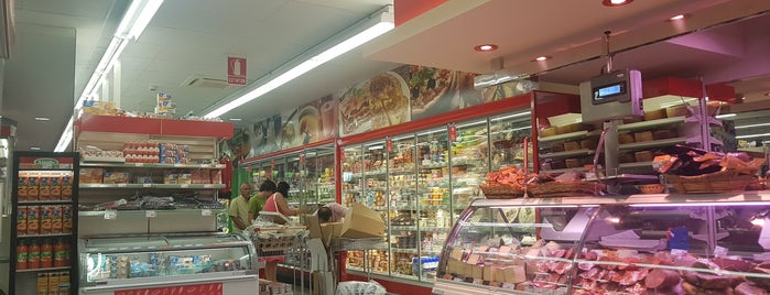 Supermercado Deza. Camino De La Barca is one of Orte, die Ángel gefallen.