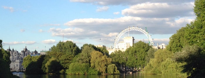 Parque de St James is one of London.