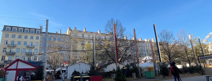 Place de l'Hôtel-de-Ville is one of Loire Saint Etienne.