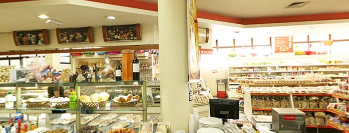 City Posto - Padaria e Conveniência is one of สถานที่ที่ Rodrigo ถูกใจ.