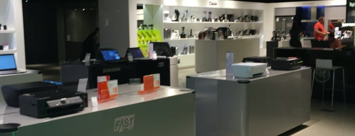 Fast Shop is one of Shopping centro.