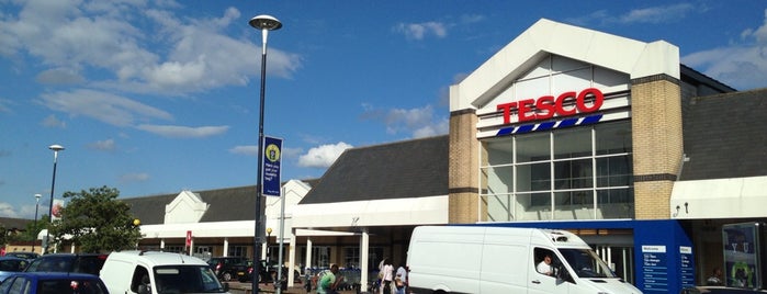 Tesco is one of Lieux qui ont plu à Henry.