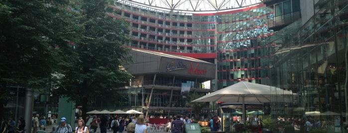 Das Center am Potsdamer Platz is one of Posti che sono piaciuti a Hayley.