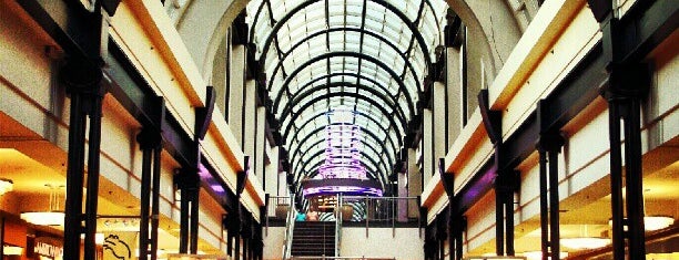 Circle Centre Mall is one of Posti che sono piaciuti a Justin.