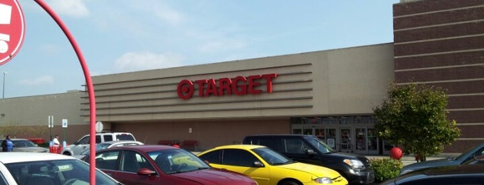 Target is one of สถานที่ที่ Maggie ถูกใจ.