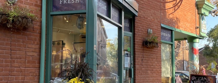 The Big Carrot Organic Juice Bar is one of Specialty Food & Drink Shops in Toronto.