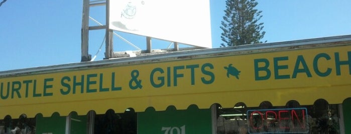 Green Turtle Shell & Gift Shop is one of Tempat yang Disukai Justin.