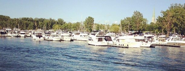 Port de Plaisance Réal-Bouvier is one of Posti che sono piaciuti a Stéphan.