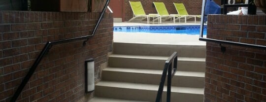 The Pool At Gunter Sheraton hotel is one of สถานที่ที่ Ron ถูกใจ.