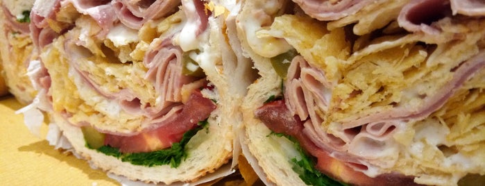 Bamahas Sandwich is one of Azzzi's Saved Places.