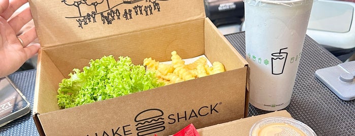 Shake Shack is one of Micheenli Guide: Gourmet Burger trail in Singapore.