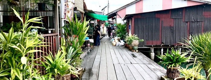 The Clan Jetty - 姓周桥 Chew Jetty is one of Pe ~dang~ lots o food.