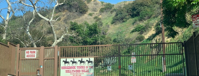 Sunset Ranch Hollywood Stables is one of Tempat yang Disimpan Maki.