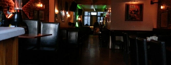 Rocky Cafe Bar is one of Lugares favoritos de Saban.