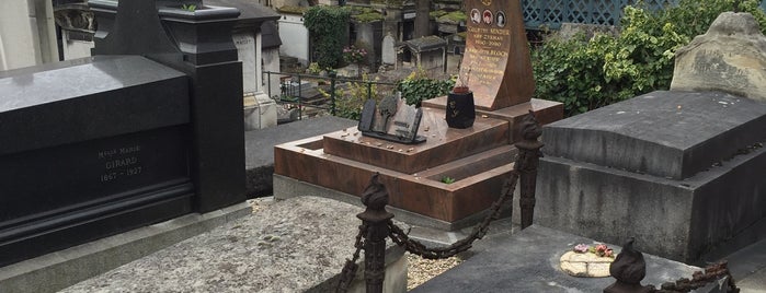 Montmartre Cemetery is one of Monmartre.
