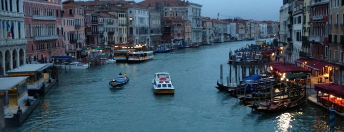Canal Grande is one of Venezia.