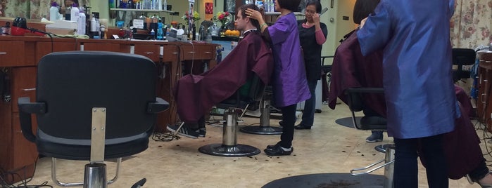 Clarendon Barber & Hairstylist is one of สถานที่ที่ Juan ถูกใจ.