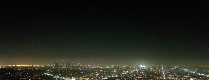 Griffith Observatory is one of Tempat yang Disukai Dominik.