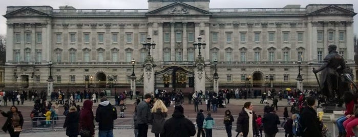 Buckingham Palace is one of Interchange.