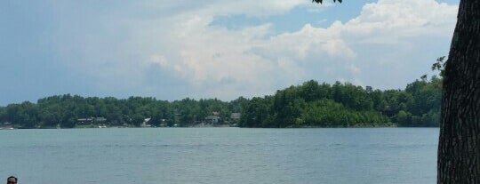 Lake James is one of Lugares favoritos de Todd.