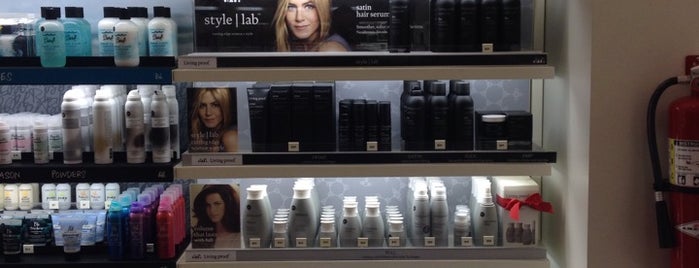 SEPHORA is one of Locais curtidos por Elena.