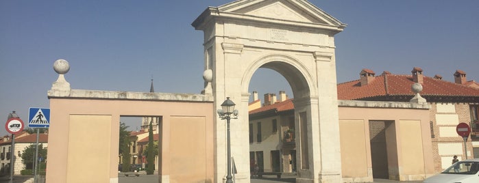 Puerta de Madrid is one of Locais curtidos por Enric.