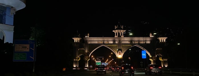 Pintu Gerbang Kota Darul Ehsan (Kota Darul Ehsan Arch) is one of Asia Tour 2k18.