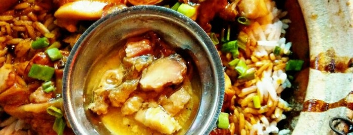 Claypot Chicken Rice Brickfields 十五碑炭火瓦煲鸡饭 is one of MARKET / FOOD TRUCK / FOOD COURT / KOPIDIAM.