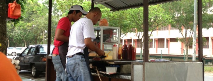 Gerai Burger Captain's Pit'Stop is one of Tempat yang Disukai ꌅꁲꉣꂑꌚꁴꁲ꒒.