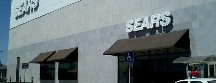 Sears is one of Mariselaさんのお気に入りスポット.