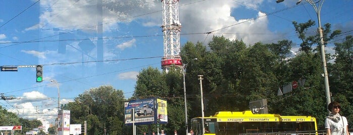 Зупинка «Станція метро «Дорогожичі» is one of สถานที่ที่ Андрей ถูกใจ.