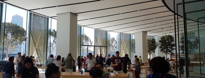 Apple Dubai Mall is one of Dubai Oct 2019.