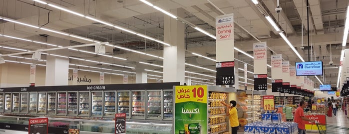 Carrefour Hypermarket is one of Orte, die Rema gefallen.