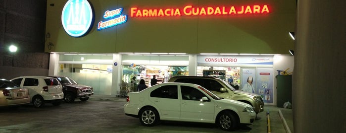Farmacia Guadalajara is one of Tempat yang Disukai Stephania.
