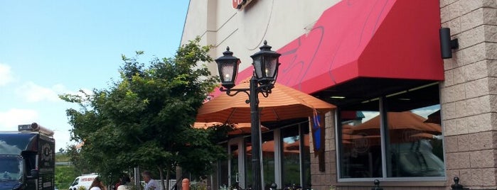 Uno Pizzeria & Grill - Concord is one of Zach'ın Beğendiği Mekanlar.